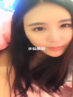 美女主播睡床上2小时