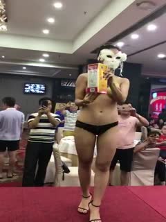 美乳礼仪小姐风骚露乳